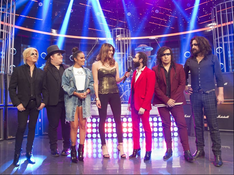 En entrevista con Joely, Karol G confesó que Jay de la Cueva no es del todo un caballero, pero aclaró que hablaba sólo del video.