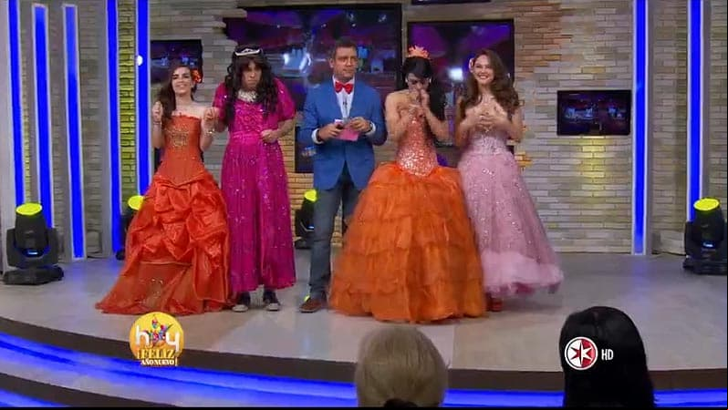 COMEDIA: La CQ, El Macaco y HOY se disputan por ser Miss XV