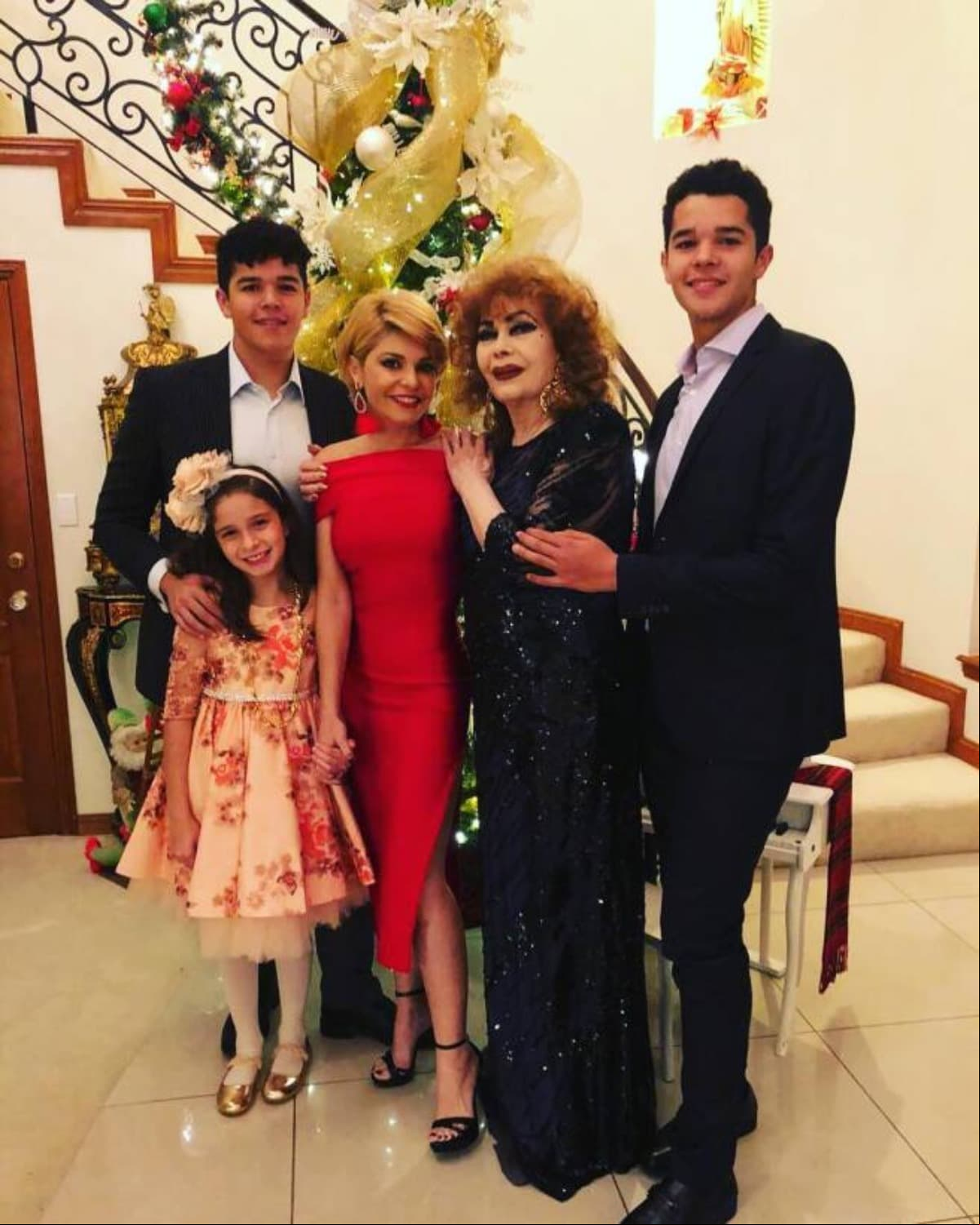 La adolescente nació el 9 de octubre de 2008 en la Ciudad de México y desde que llegó a este mundo llamó la atención porque heredó la belleza de su famosa mamá.