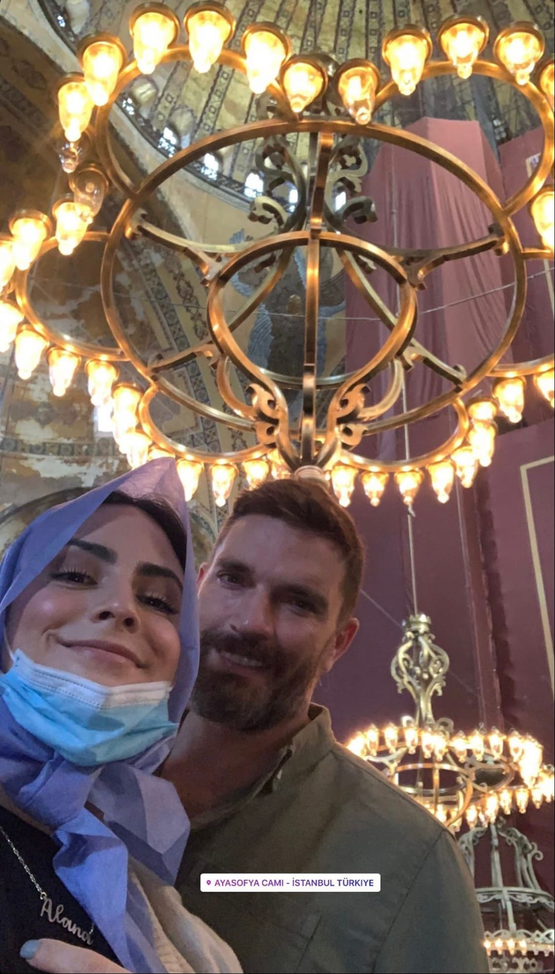 Durante sus exóticas vacaciones, la pareja también visito la Mezquita de Santa Sofía, monumento que hace unos meses dejó de considerarse museo.