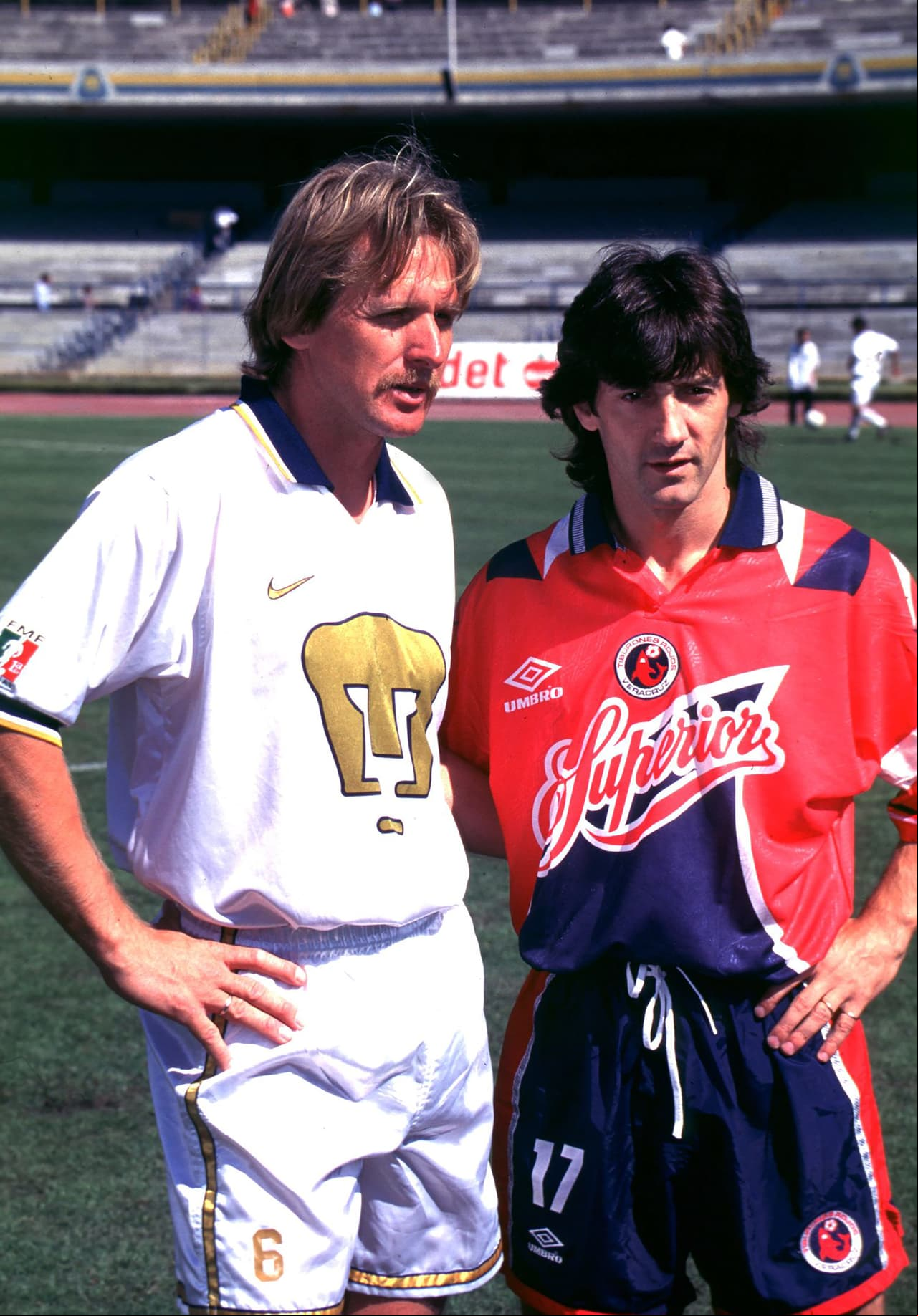El mediocampista alemán 
<b>Bernd Schuster</b> y el español
<b> José Mari Bakero</b> jugaron y se retiraron en México con Pumas y Veracruz (1997) tras brillar con el Real Madrid y Barcelona, respectivamente.
