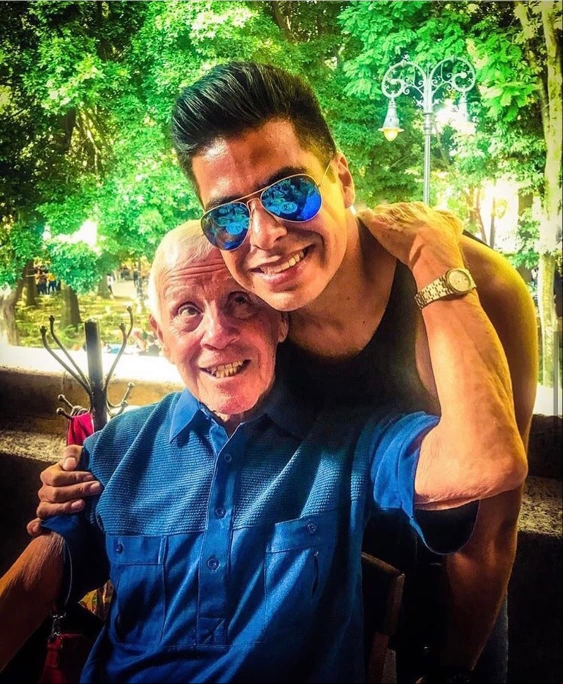 Finalmente, el cuarto hermano que construiría una exitosa carrera en la comedia fue Antonio 'Ratón' Valdés, quien pese a ser un año mayor que 'El Loco', se forjó a la par que este y de igual manera brilló en cine, teatro y televisión.