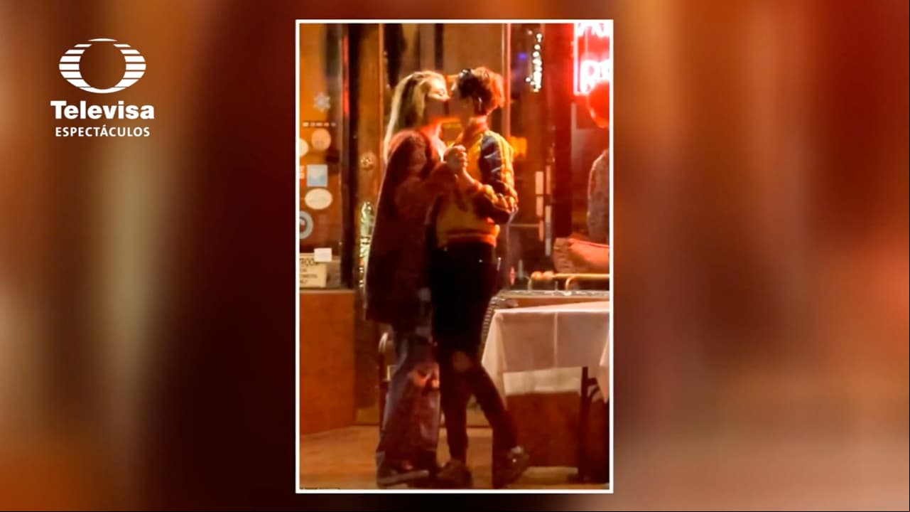 Hija de Michael Jackson se besa con Cara Delevingne