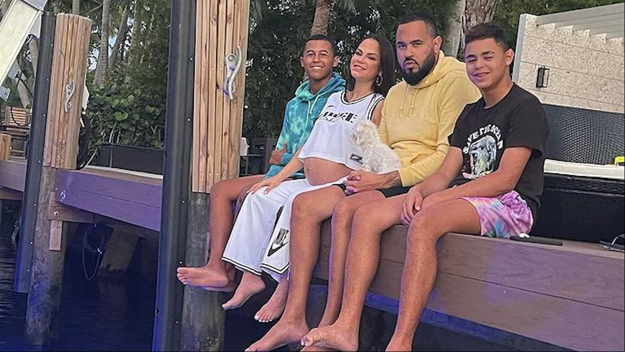 Prometido de Natti Natasha la muestra como pocas veces con cuerpazo y en su faceta de madrastra