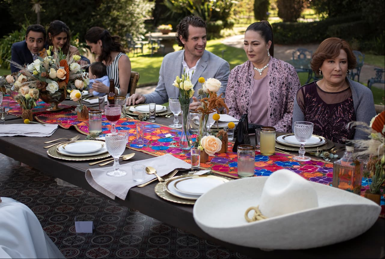 Los invitados a la fiesta también hicieron sus propios anuncios, pero estaban felices por la pareja.