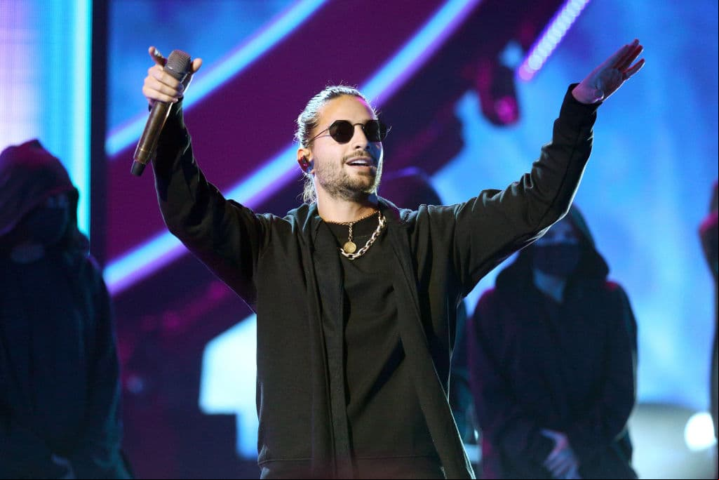 En 2018, El colombiano lanzó su disco ‘F.A.M.E’, del que se desprendieron “Marinero” y “Mala Mía”, tema que musicalizó la serie de televisión ‘Sin Miedo a la Verdad’.