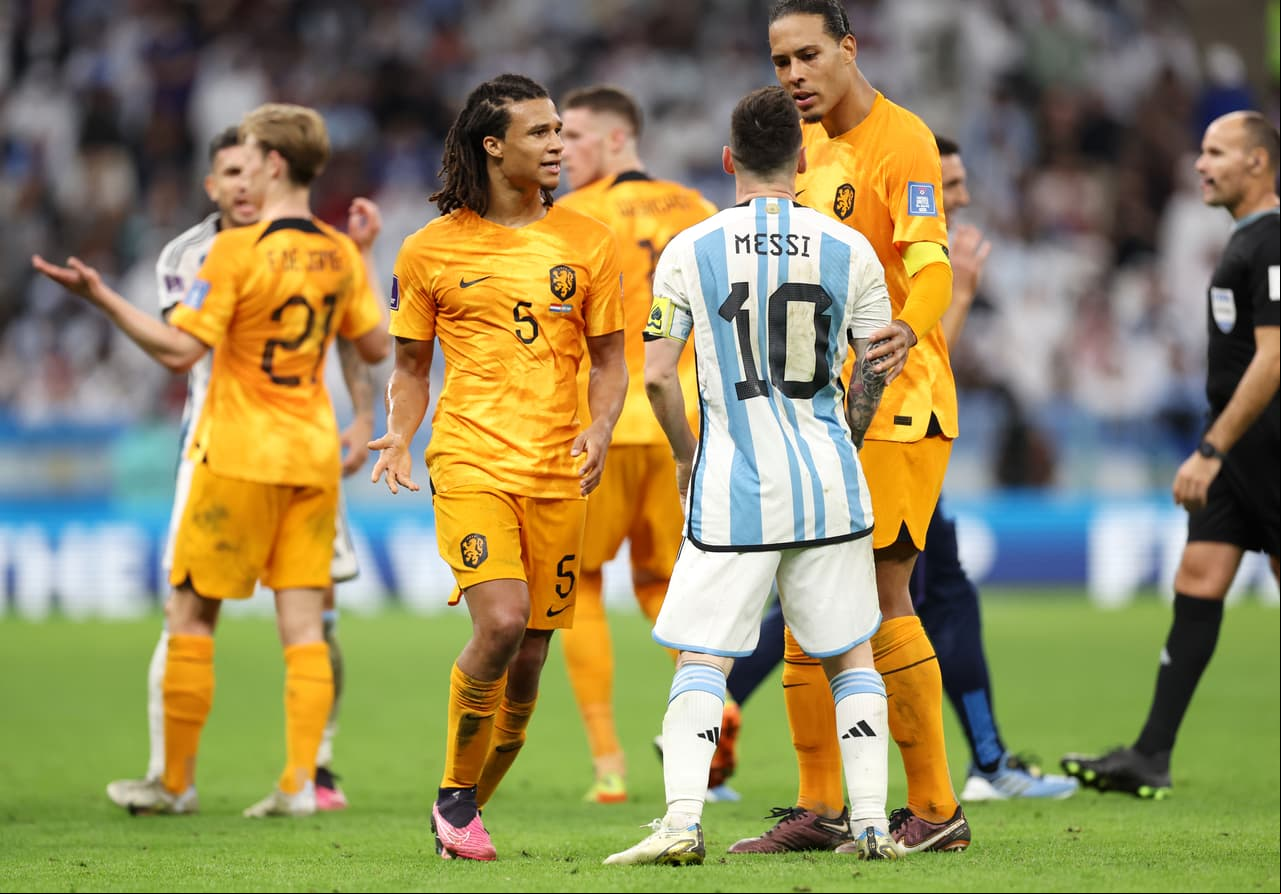 Argentina y Holanda se enfrentaron en tiempos extra y definieron en tanda de penaltis el pase a las semifinales donde la albiceleste consigue el boleto mientras que los Paises Bajos se convierten en el primer equipo que los pamperos eliminan en instancia de tiros de castigo.