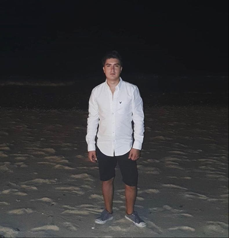 De acuerdo con Univision, el joven sigue en la actuación al igual que sus compañeros y aunque se ha enfocado en teatro, ha participado en programas unitarios de ‘La Rosa de Guadalupe’ y en comerciales.