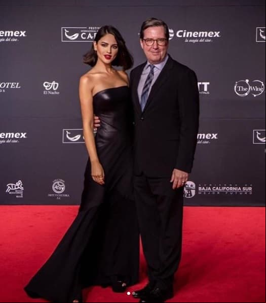 Eiza González impacta con vestido de cuero en Los Cabos