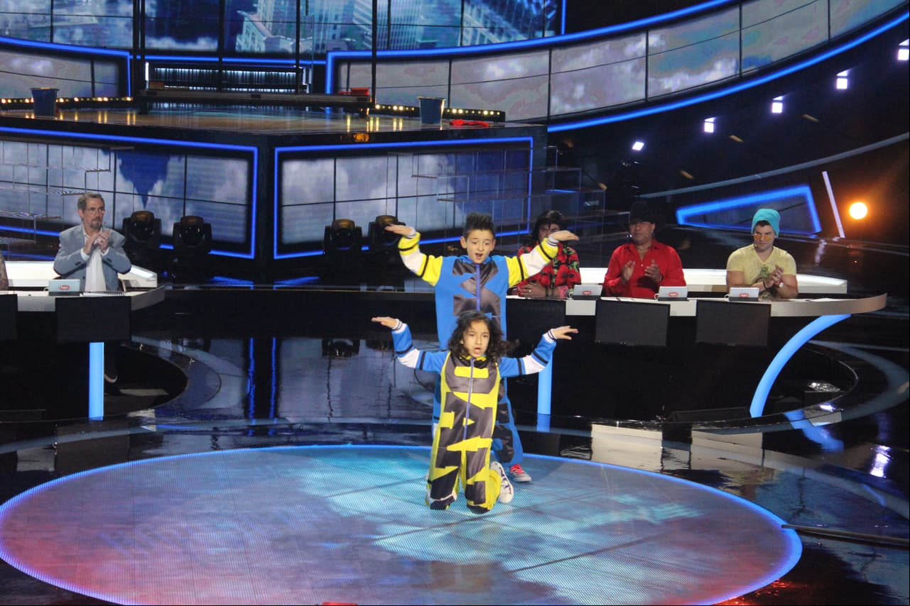 Óscar y Marcela nos demostraron sus habilidades en la pista al bailar "Conga".