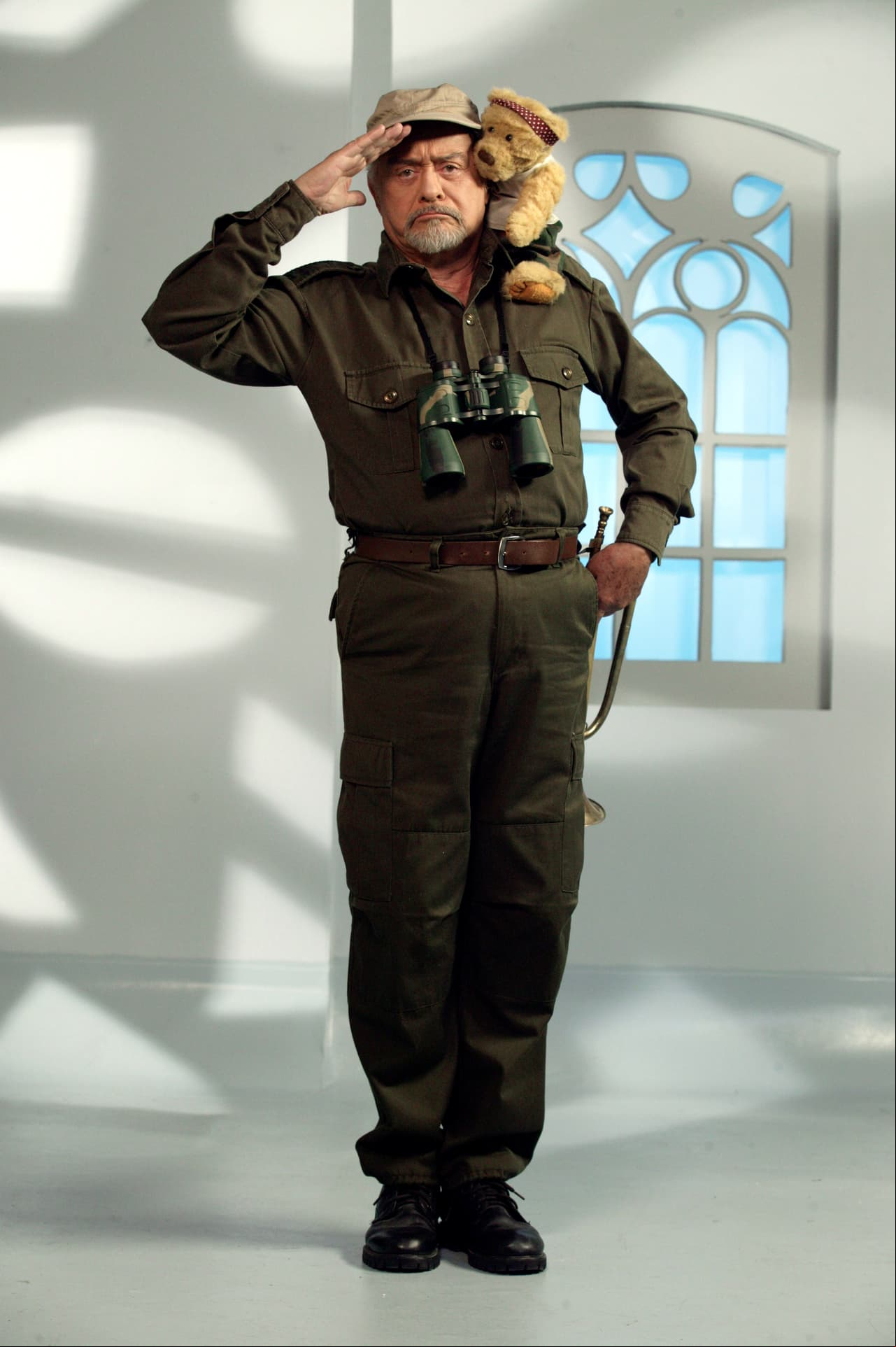 Finalmente, Don Roque le dejó la custodia del sargento Rambo a Pedro, expresándole que él sería perfecto para continuar con su educación y formación. Recuerda que los soldados no lloran, pero si llevan en su corazón a quienes aman. Hasta siempre Don Roque Balboa (Polo Ortín).