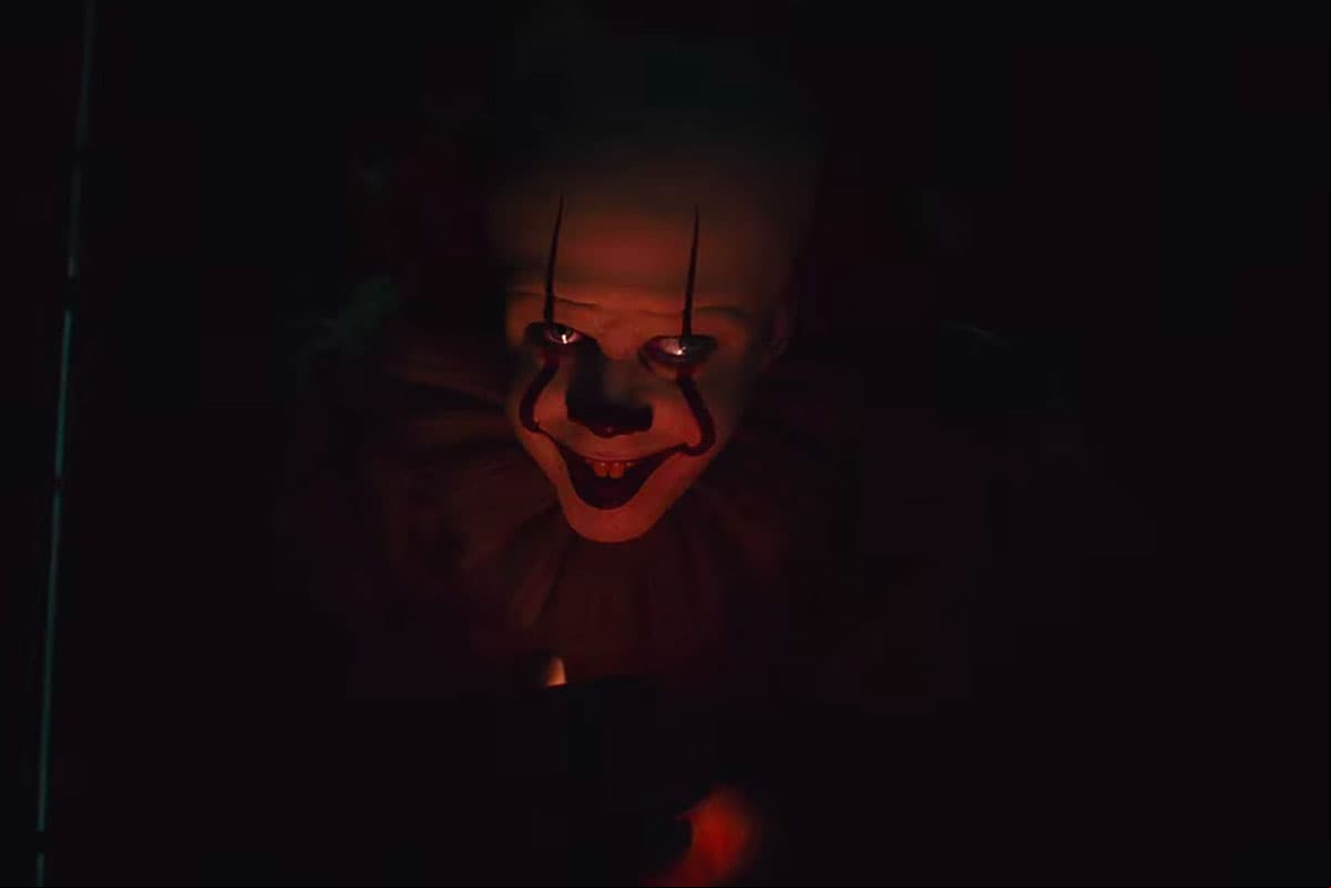 Bill Skarsgard interpreta a "Pennywise" en IT Capítulo Dos