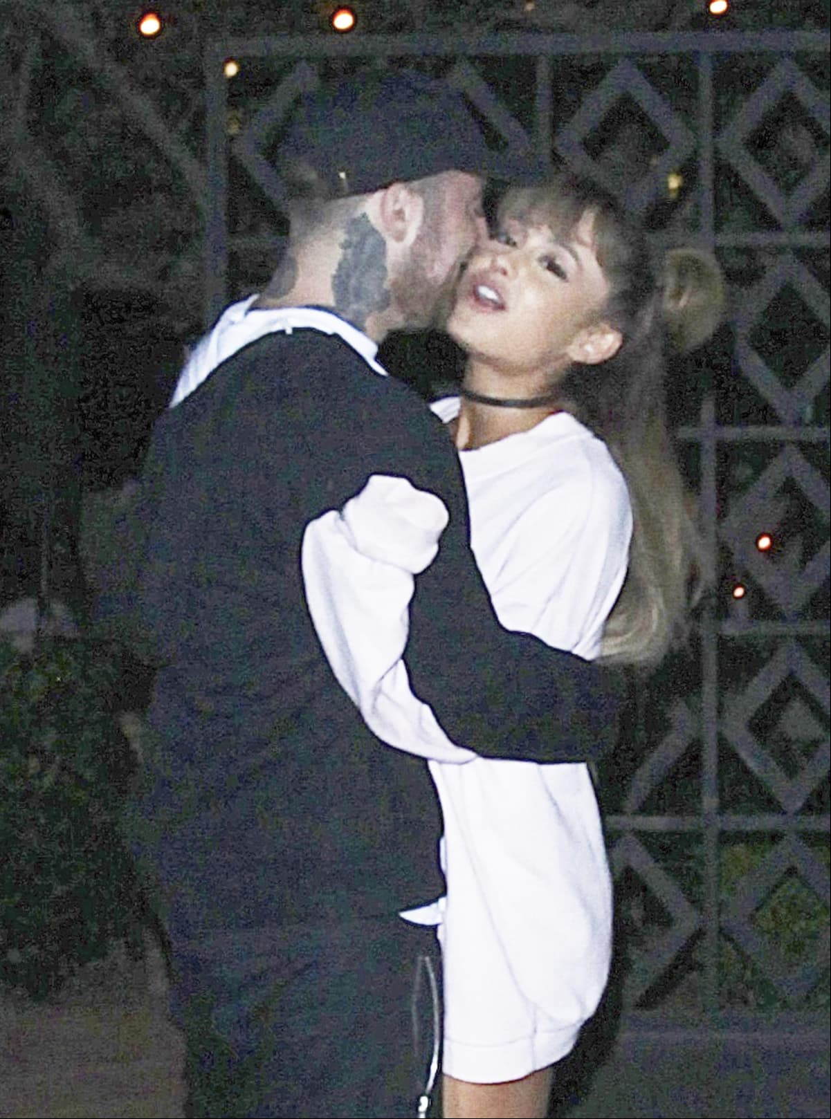 Ariana Grande y Mac Miller fueron captados después de una cita en Los Ángeles, California, en agosto de 2016