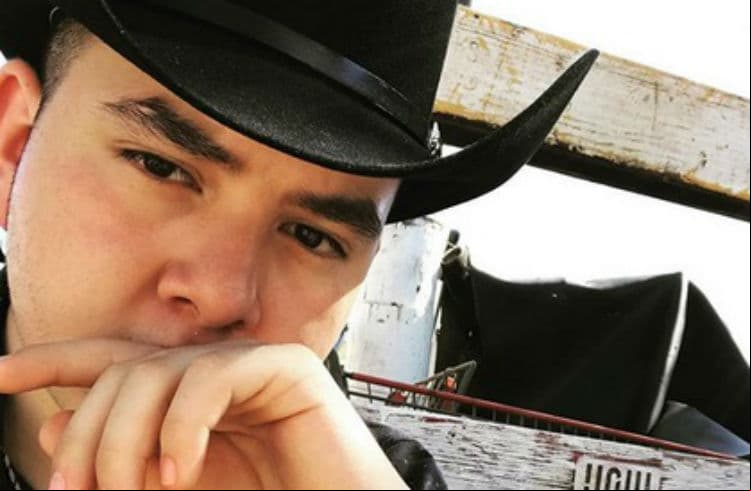 Hijo de Jenni Rivera celebra un año de romance con su novio