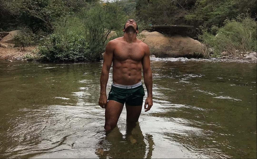 Los caballeros también enseñan en Instagram