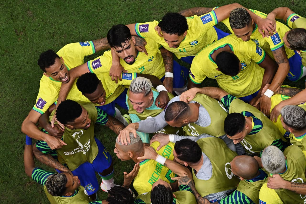 Brasil venció dos goles por cero a Serbia en su debut en La Copa del Mundo Qatar 2022 con la oportunidad de haber visto el mejor gol del Mundial de parte de Richarlison, en el mismo encuentro donde Neymar se fue lastimado y queda esperar saber si está lastimado o su salida fue sólo precaución.