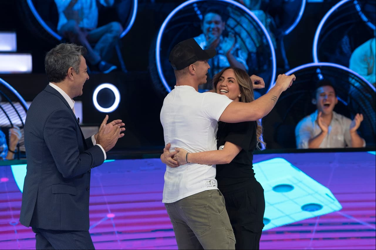 Cada vez que la pareja subía de nivel, celebraban con abrazos y besos.