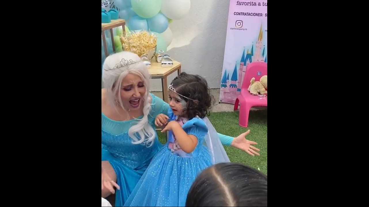 La actriz destacó que estaba muy contenta porque logró sorprender a su pequeña, quien quedó impresionada al ver los regalos que le dieron.La actriz destacó que estaba muy contenta porque logró sorprender a su pequeña, quien quedó impresionada al ver los regalos que le dieron.