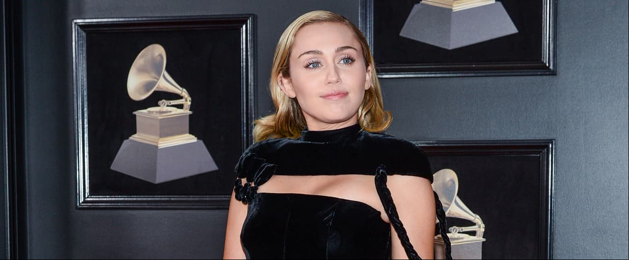 Miley Cyrus comparte fotos en topless