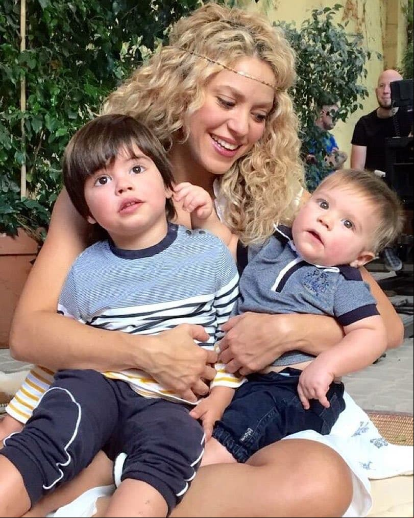 Shakira tiene dos pequeños, frutos de su relación con el futbolista Gerard Piqué.