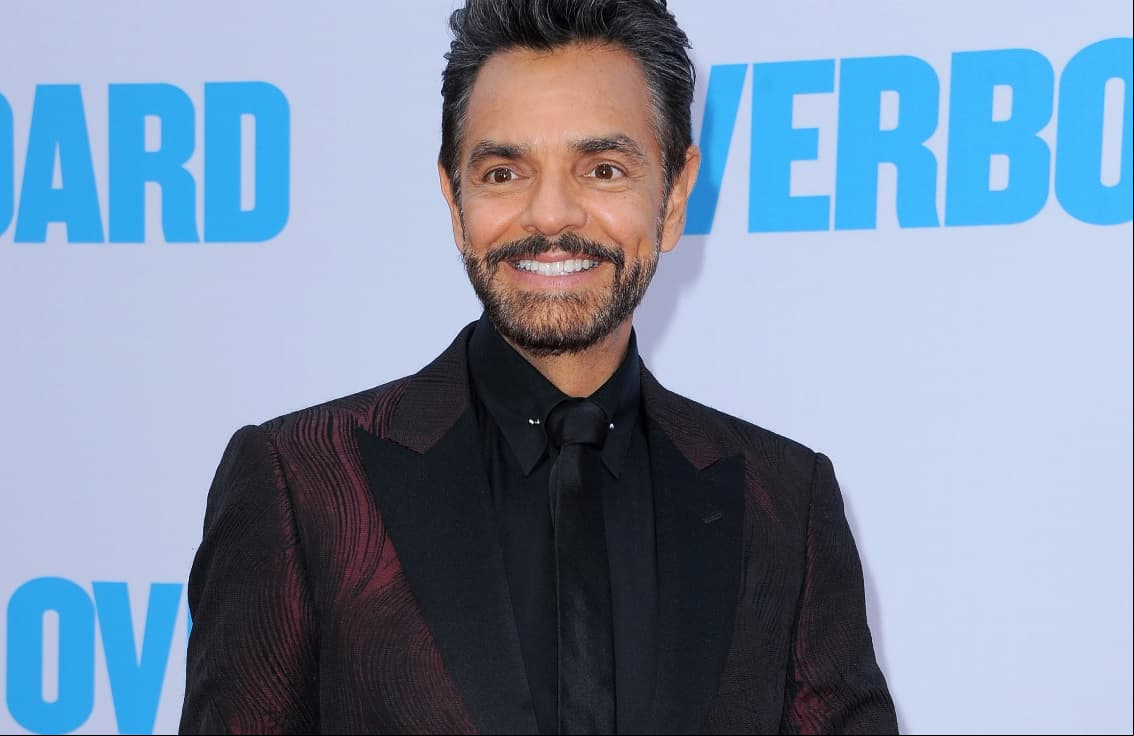 Con cómico video, Eugenio Derbez revela que sigue buscando cómo sustituir el papel de baño