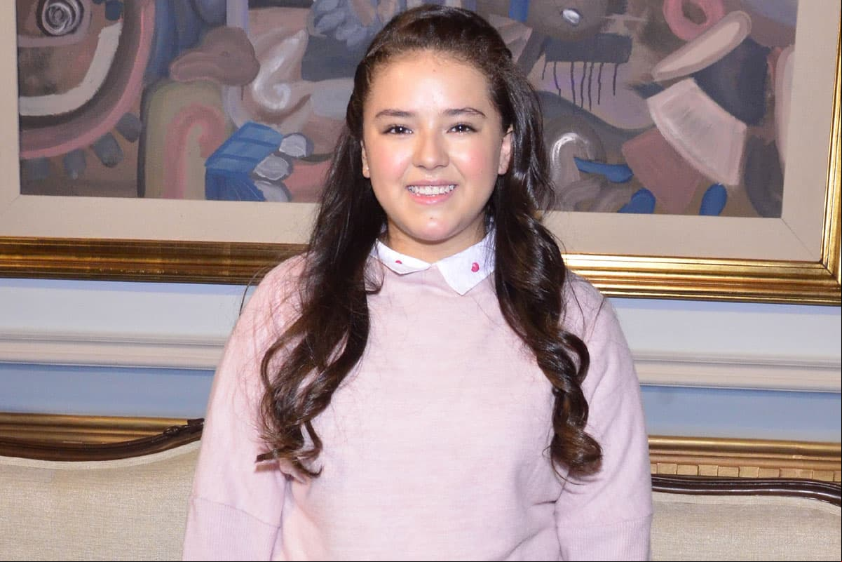 "Lisett", la hija de “Paola” y “Carlos” será interpretada por Macarena Oz.