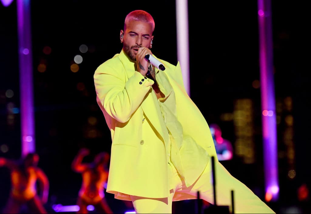 Gracias a este trabajo es como Maluma logró 12 nominaciones a Premio Lo Nuestro en las categorías: Álbum del Año; Canción del Año, por “V”; Remix del Año, por “Hawái” en colaboración con The Weknd; en la misma categoría por el tema “Porfa” con Feid, Justin Quiles, J Balvin, Nicky Jam y Sech; Colaboración ‘Crossover’ del Año, por “Hawái” con The Wekend; Canción del Año – Pop, por “V”; Canción del Alo -Pop /Banda, por “V”; Artista Masculimno del Año -Urbano; Canción del Año -Urbano, por “Hawái”; Colaboración del Año – Urbano, por “Qué Pena” con J Balvin; y Álbum del Año – Urbano, por ‘Papi Juancho’.