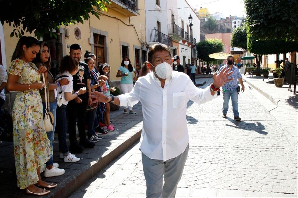 También coordinaba a los extra que ayudaban en cada escena.