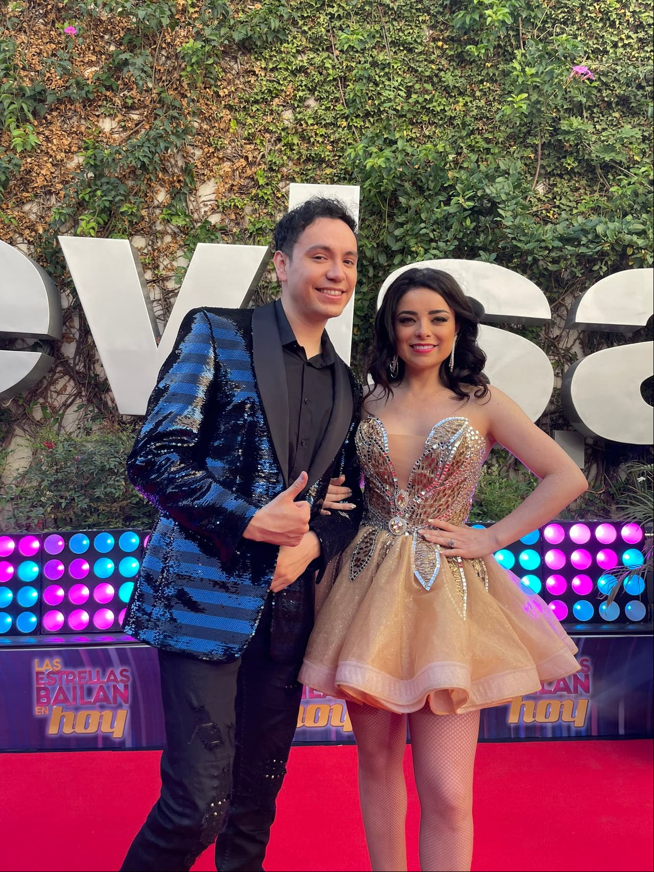 Violeta Isfel y Raymix. La pareja arrancó con la competencia y obtuvieron 20 puntos con su primera presentación.