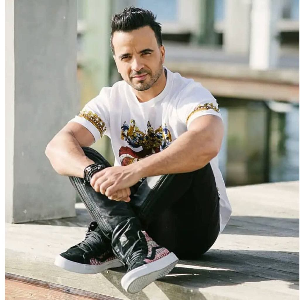 Es cantante, compositor, actor y músico.