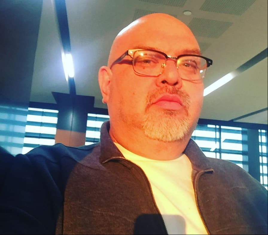 Mientras que en diciembre de 2019, Pete habló sobre la entrevista que publicó Pepe Garza en su canal de Youtube, en la que Jenni dio detalles de las amenazas de muerte que recibió, confirmando que la cantante estaba preocupada por la situación, en la cual intervino el FBI.