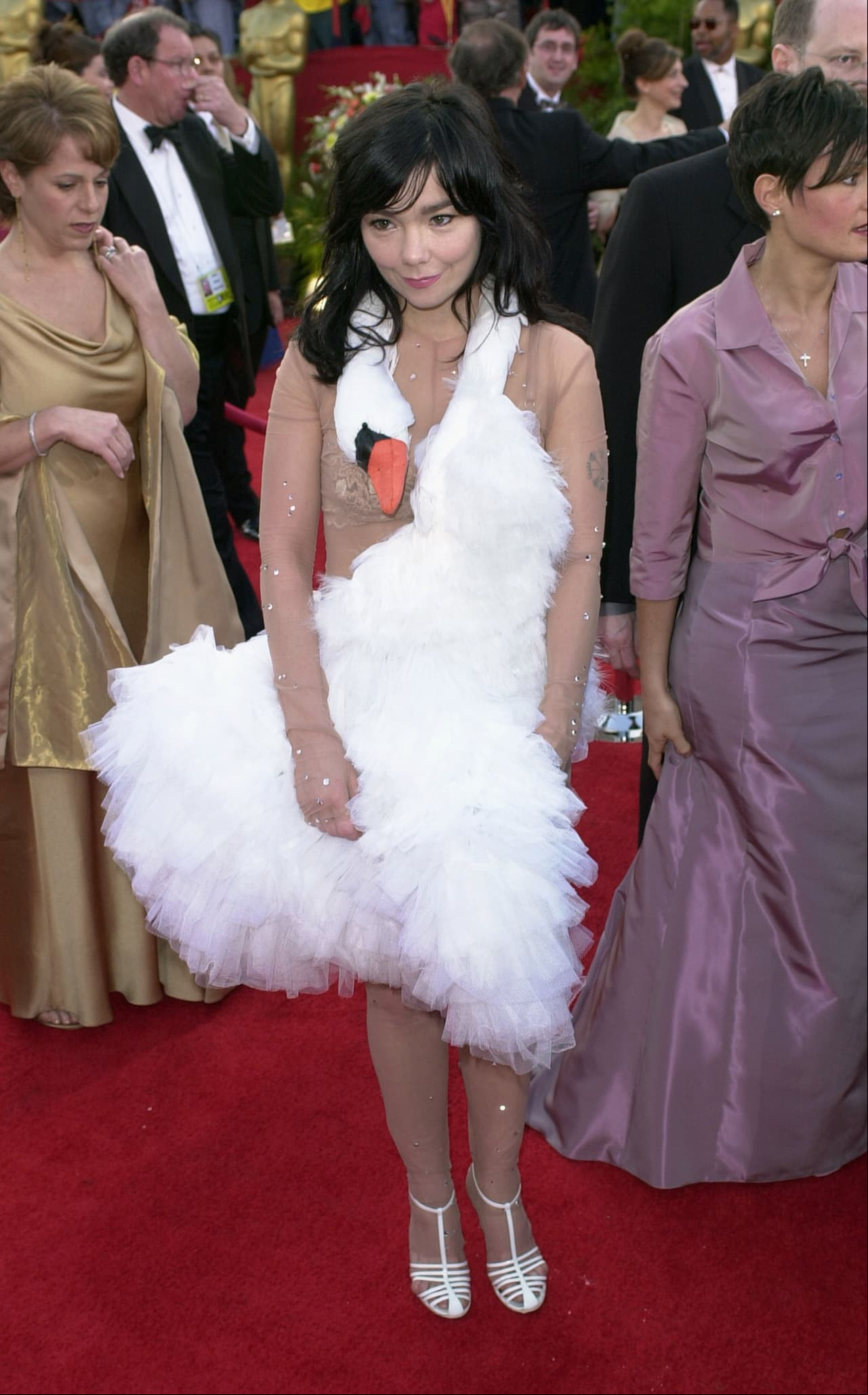 Marjan Pejoski vistió a Björk en los Oscar de 2001, llamando la atención por su peculiar elección, siendo fiel a su estilo.