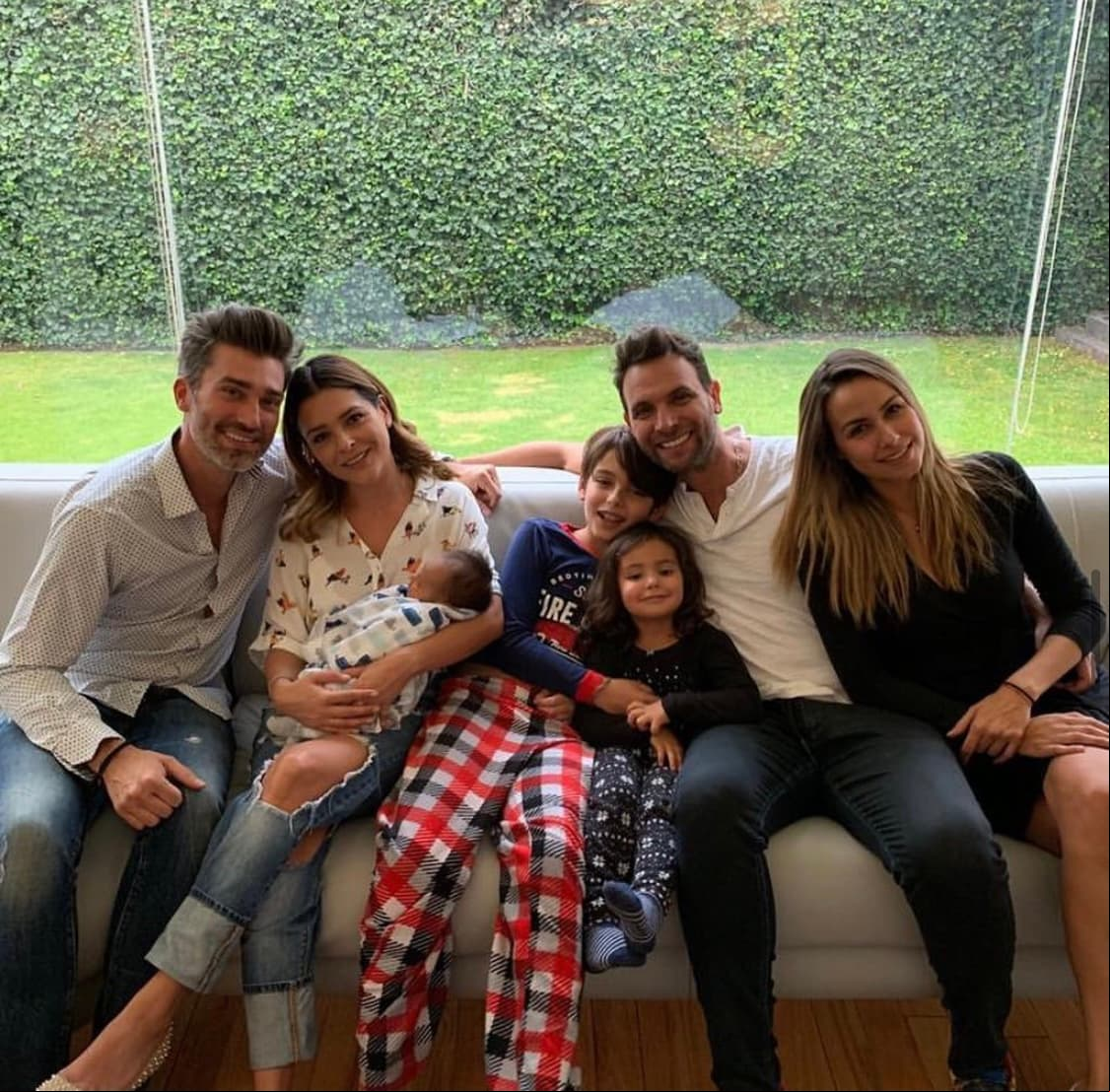 Otro de los temas que Valdez abordó con Rosado fue la buena relación que lleva con Borghetti tras su divorcio, con quien incluso ha protagonizado tiernos momentos en con sus respectivas familias, por el bienestar de su hijo Santino.