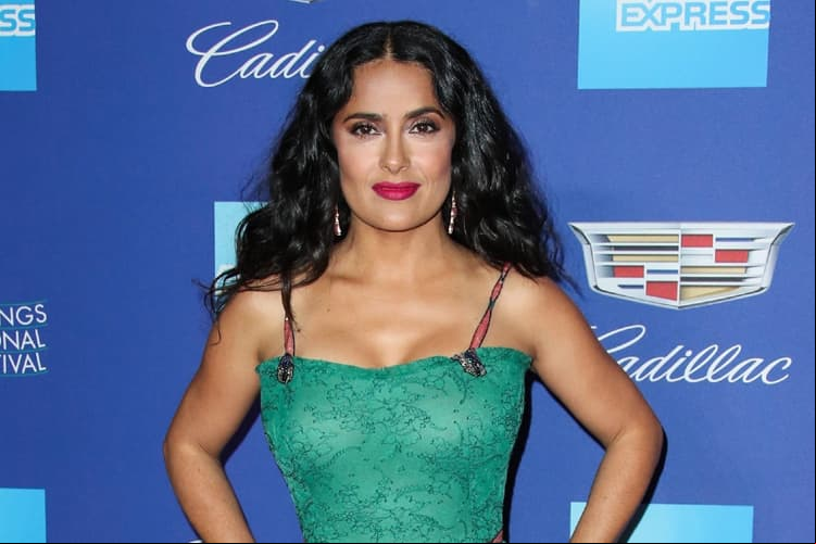 Salma Hayek lamenta la muerte de su perrita Lupe