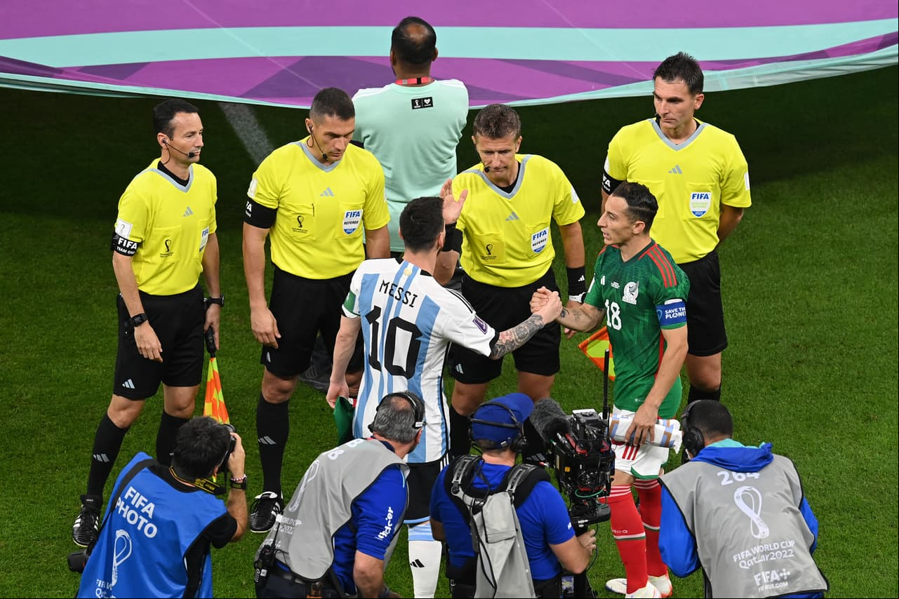 Lionel Messi y Andres Guardado