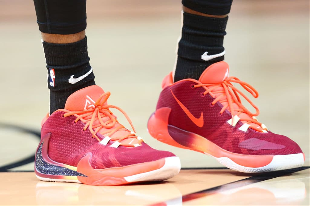Los jugadores del mejor básquetbol del mundo siguen mostrando su buen gusto por los tenis y nos regalan nuevos modelos totalmente a la moda. Cheque los nuevos tenis.