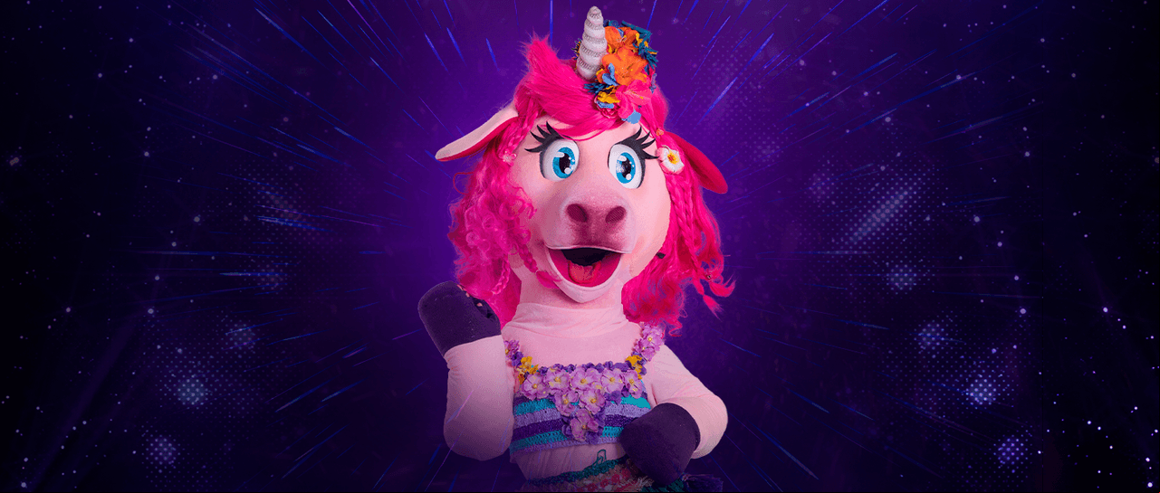 Unicornio es un hippie bohemio chic. Le encanta surfear, el ambiente relajado y la vida cool. Su universo es la playa y el surf.
