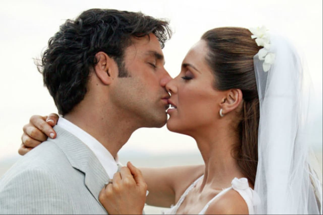 Y aunque Jacky aceptó grabar escenas de besos con ambos, pese a que Lanús había sido su pareja por casi cuatro años, rechazó totalmente realizar escenas de cama con su él.