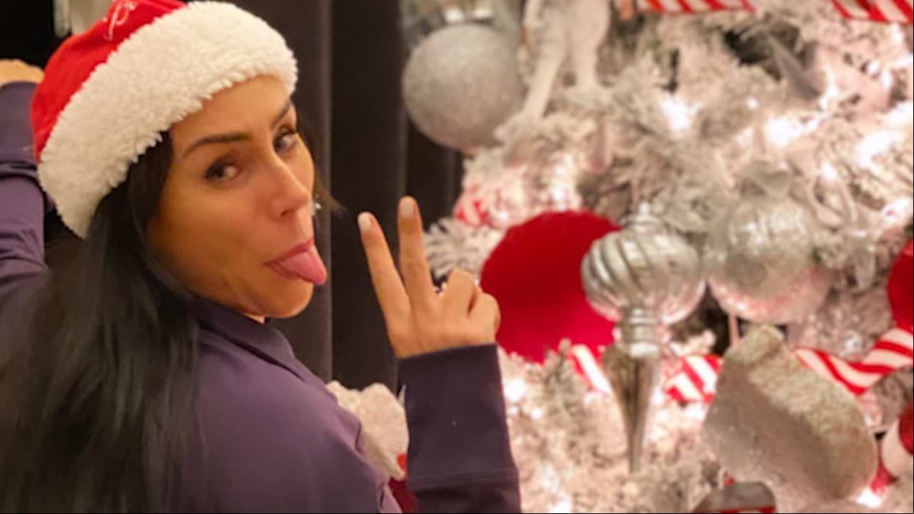 Con villancicos y duendes de regalo, Inés Gómez Mont destapa la tradición familiar para poner el árbol de Navidad
