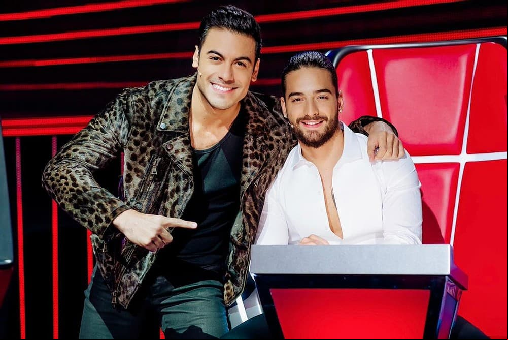 Maluma y Carlos Rivera no solo han realizado colaboraciones juntos sino que también guardan una estrecha y sólida amistad, tal como lo reveló, en 2018, el intérprete de ‘Recuérdame’ en el programa EXA TV y tiempo después lo demostró durante la emisión de ‘La Voz… México’. “Maluma es mi cuate. Hay una amistad muy padre”, dijo.