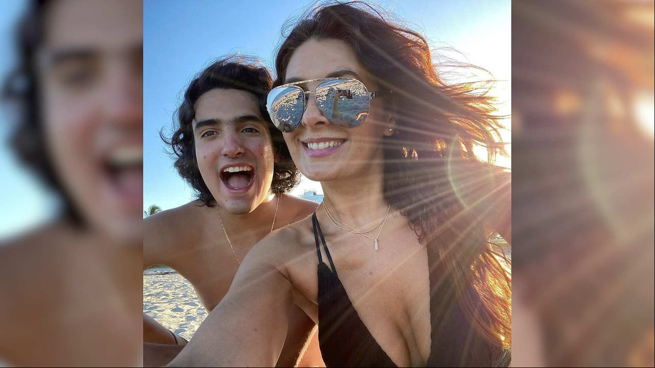 Mayrín Villanueva luce cuerpazo desde la playa y hasta sus hijos reaccionan