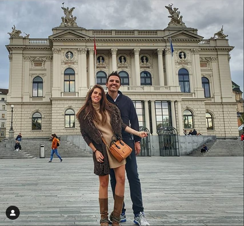 Tras cumplir una serie de compromisos laborales, Claudia y Billy viajaron a Europa para celebrar su ‘baby moon’, el viaje que suelen realizar los futuros padres antes de la llegada del bebé, compartiendo algunos de los momentos más importantes de su romántica travesía.