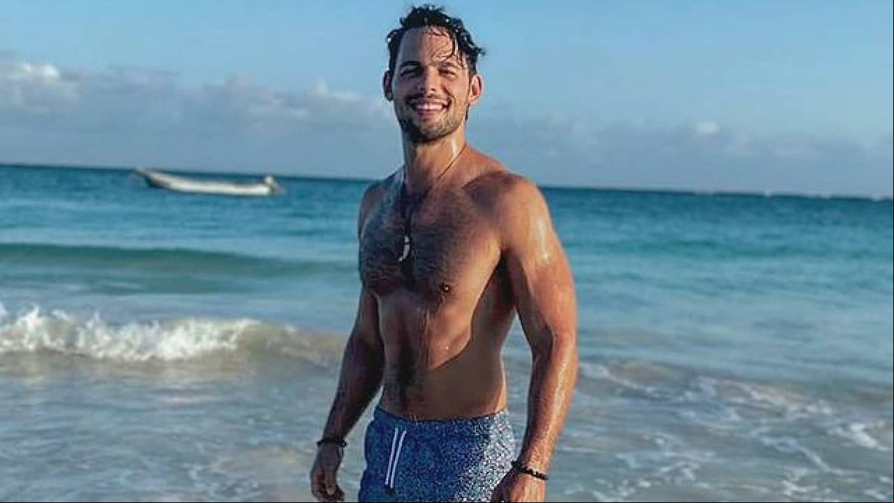 Emmanuel Palomares sorprende con tremendo baile sin camisa y le llueven piropos: ‘Hecho a mano’