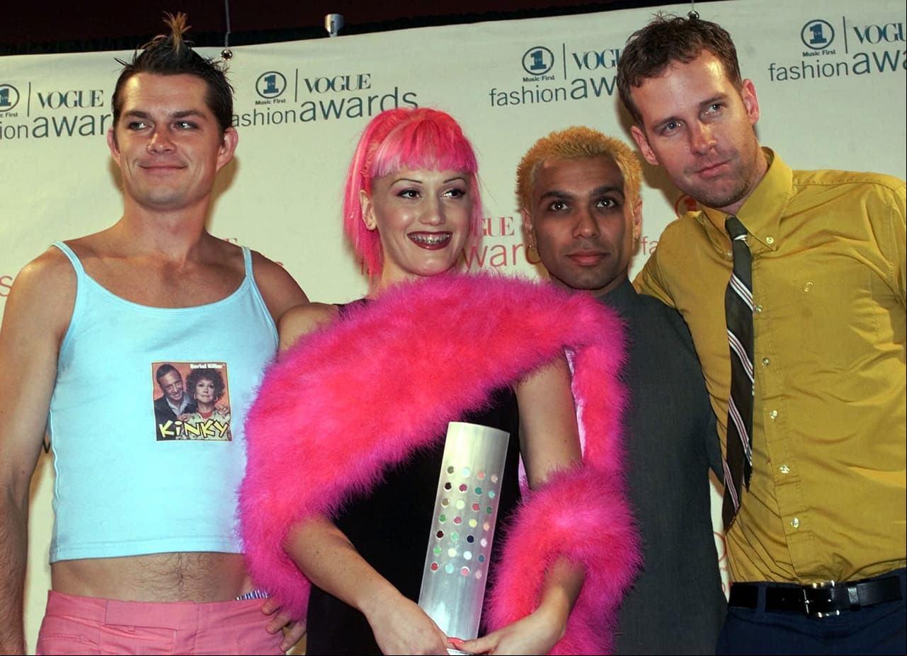 Gwen Stefani confesó a la revista Harper’s Bazaar que tenía un sueño peculiar: cuando fuera rica la primera cosa que haría sería ponerse brackets, cosa que hizo en 1999.