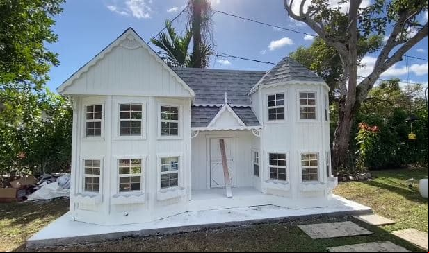 La casa de muñecas de Alaïa cuenta con aire acondicionado, sistema eléctrico.