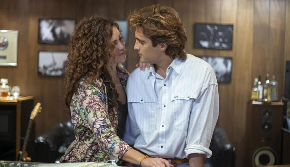 Los actores Paulina Dávila y Diego Boneta en la serie de Luis Miguel