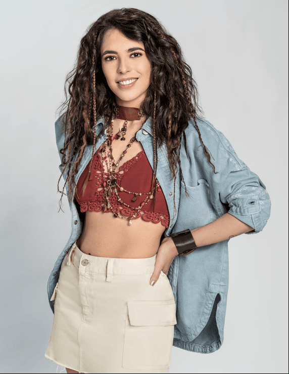 'Cecilia' (Arantza Ruiz) es la mejor amiga de 'Paula'. Es una mujer feminista, de convicciones claras y muy sensible. Es músico, con un don especial; además de cantar muy bien, tiene la capacidad de tocar varios instrumentos y los aprende de manera autodidacta. Comparte con 'Paula' el sueño de poner una escuela. Le es muy importante la justicia social. Le cuesta trabajo mudarse a Morelia, pero 'Paula' la convence de que ahí tendrá la oportunidad de tener una mejor calidad de vida y será mucho más fácil llevar a cabo su sueño.