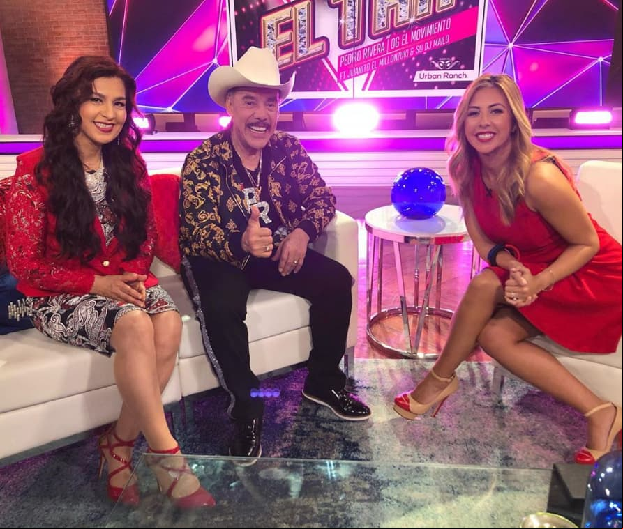 El también cantante acudió al programa ‘Un nuevo día’ y al preguntarle cuál era la razón por la que su esposa no lo acompaña en las alfombras rojas, destacó que ha sido por respeto. “A las personas que han pasado por mi vida, gracias a Dios. Yo a todo mundo respeto, aunque se expresen mal de mí o lo que sea, no dejan de ser de mi familia, así que por ese respeto no la hemos mostrado”, declaró.