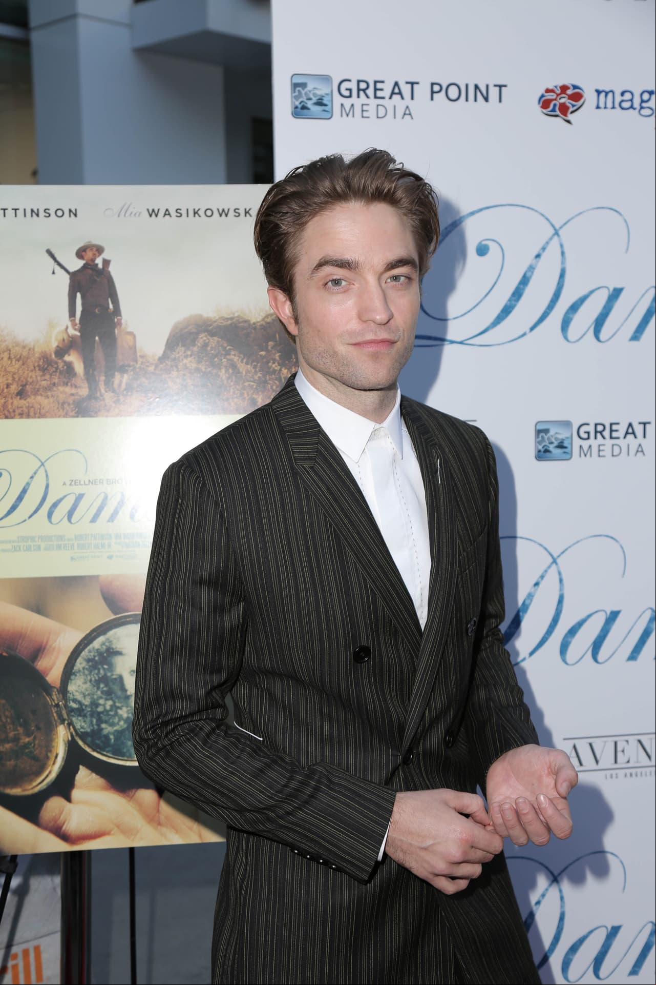 Robert Pattinson fue captado en una cita con la ex de Diego Luna