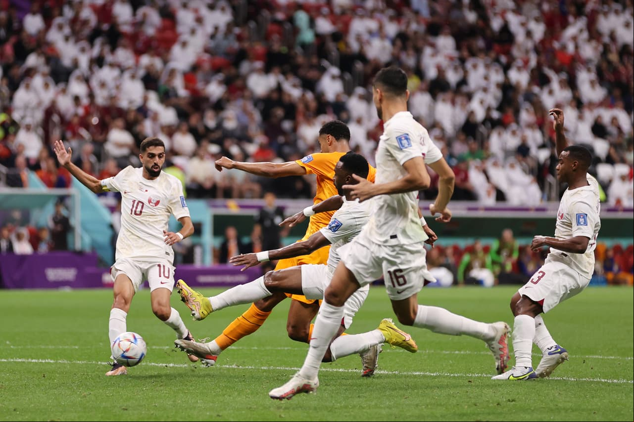 Países Bajos venció 2-0 a Catar con goles de Cody Gakpo (26’) y Frenkie de Jong (49’) para terminar de líder del Grupo A del Mundial Qatar 2022.